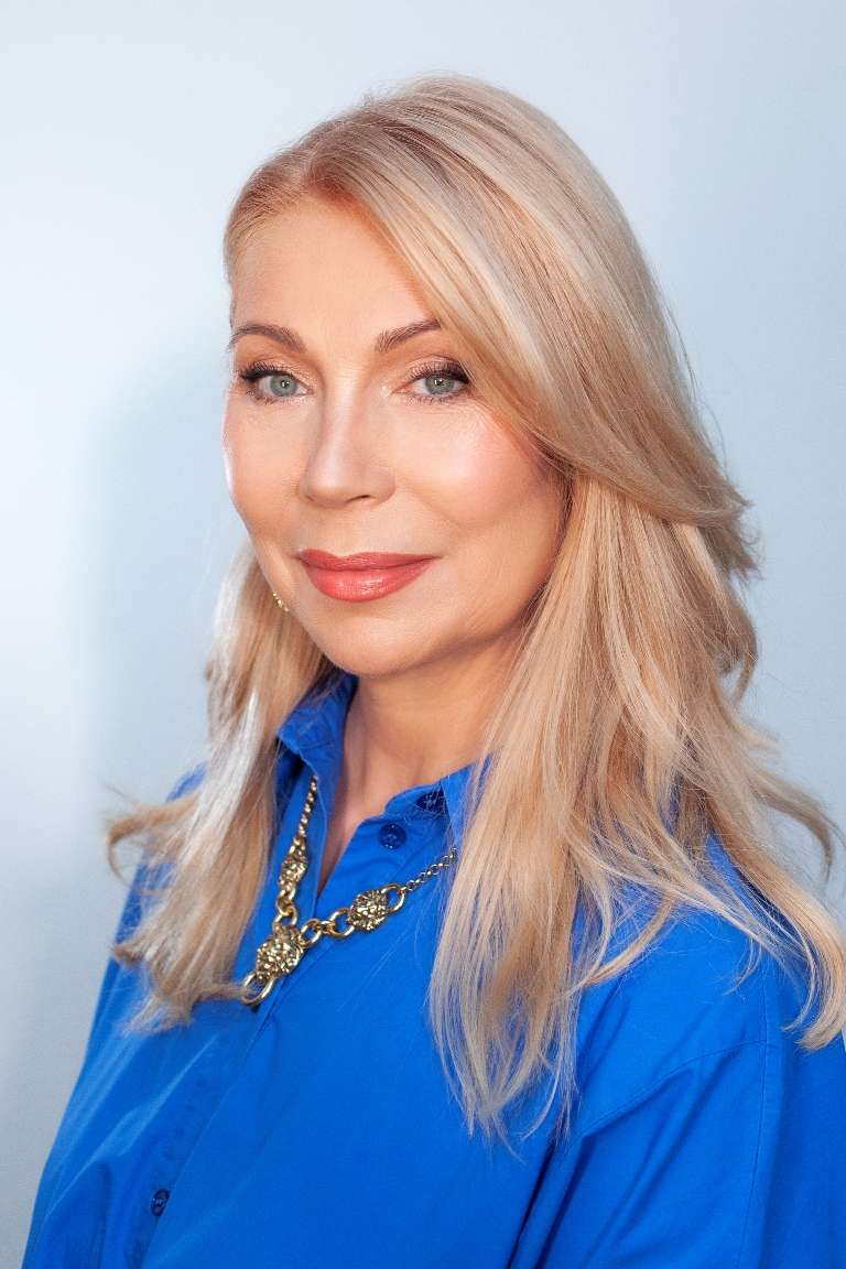 Rencontre séniors, Ekaterina 53 ans, une belle femme russe céibataire.