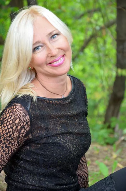 Rencontre séniors, Svetlana 53 ans, une belle femme russe céibataire.