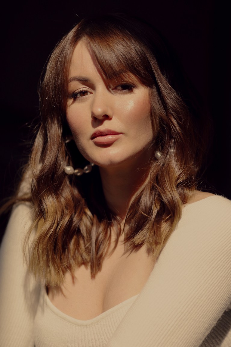 Rencontre avec une belle femme russe célibataire, Aida 41 ans